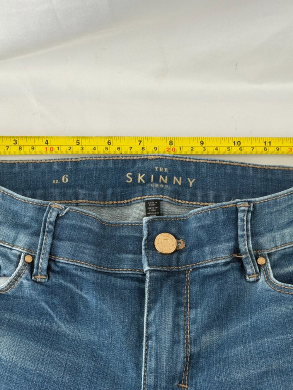 White House Black Market The Skinny Crop Jeans Embroidered Cuffs Size 6 - Picture 8 of 8